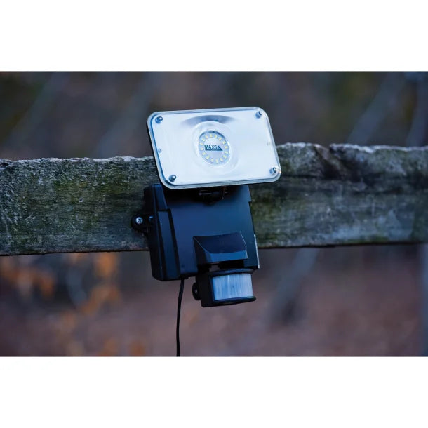 Petra MAXSA Innovations Solar Motion-Activated LED Security Flood Light (Black, Model 44641)