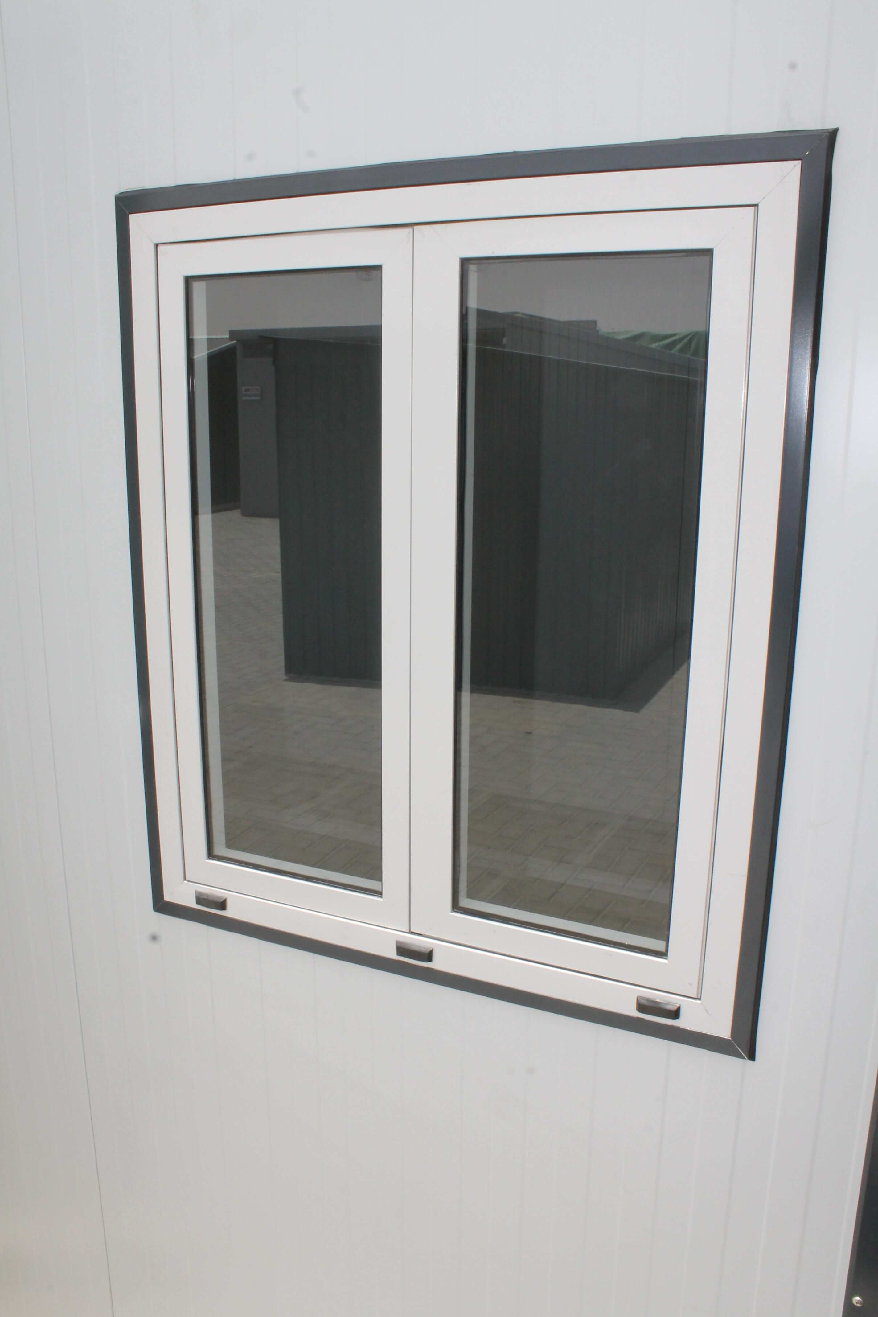 Duramax 22' x 10' Flat Roof Insulated Building Window closed 30872